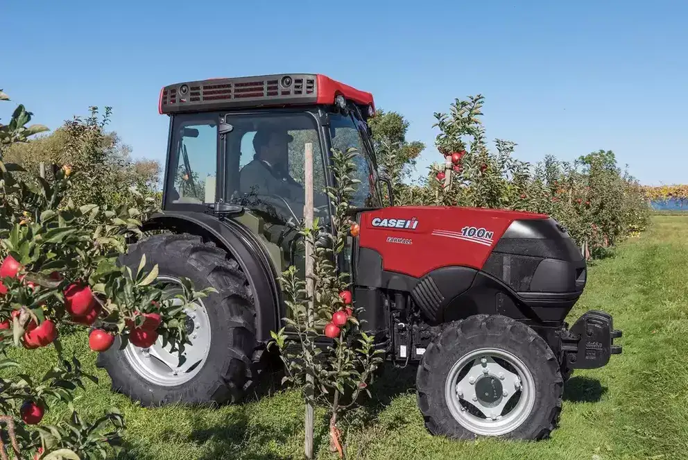 Farmall-100N_9044_10-17