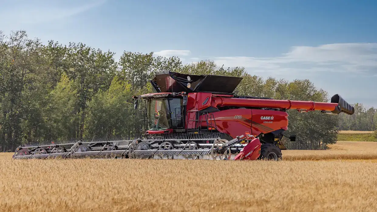 Case IH AF10 next generation combine in field working