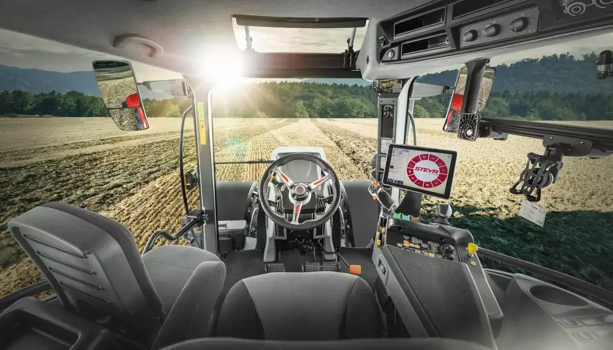 steyr_6175_impuls_cvt_studio_shots_0921_at_a9_07409_landscape_ret2
