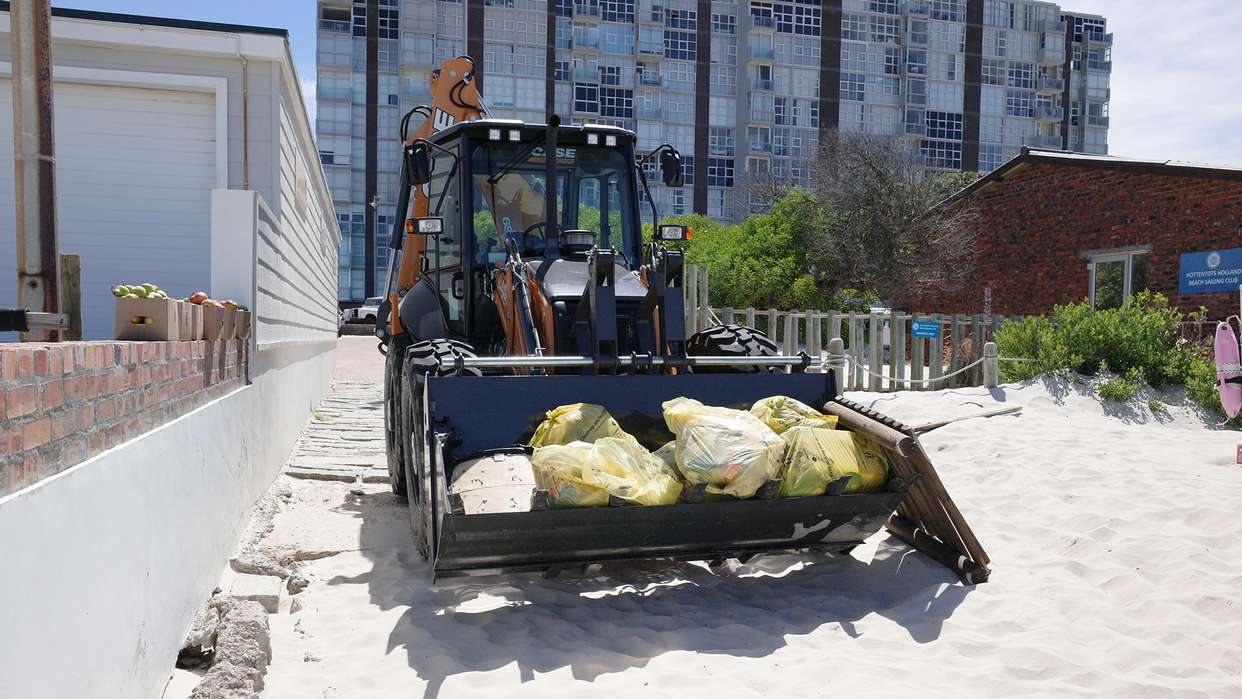Inspiring Young Ocean Guardians: CNH Beach Care Project Arrives in South Africa