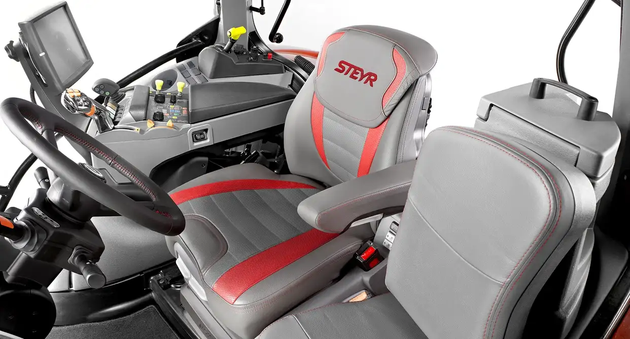 Steyr_4145_profi_cvt_cabin_maximo_evolution_leatherseat_1708