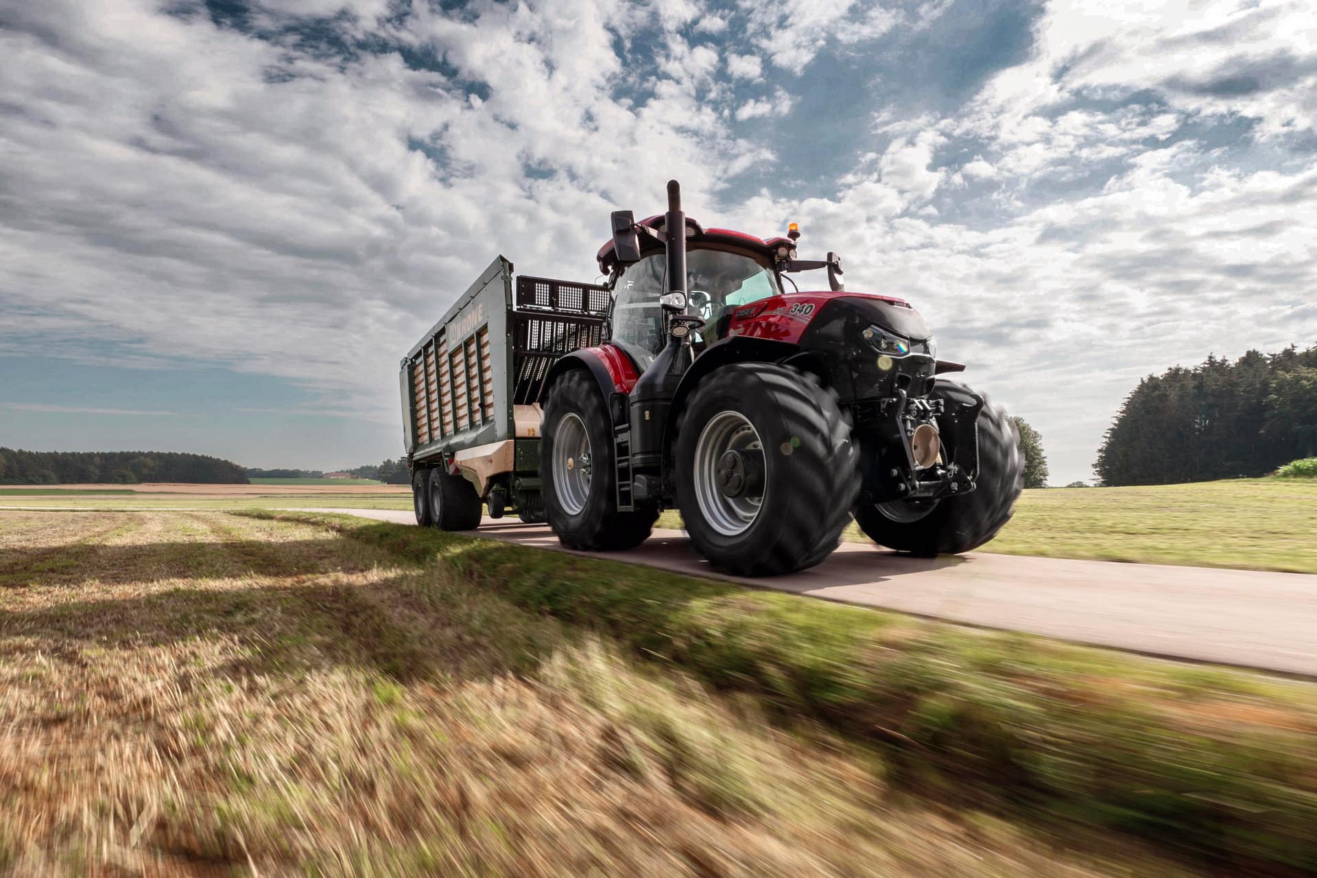 CASE IH_OPTUM 340 CVXDRIVE_ON THE STREET_resize