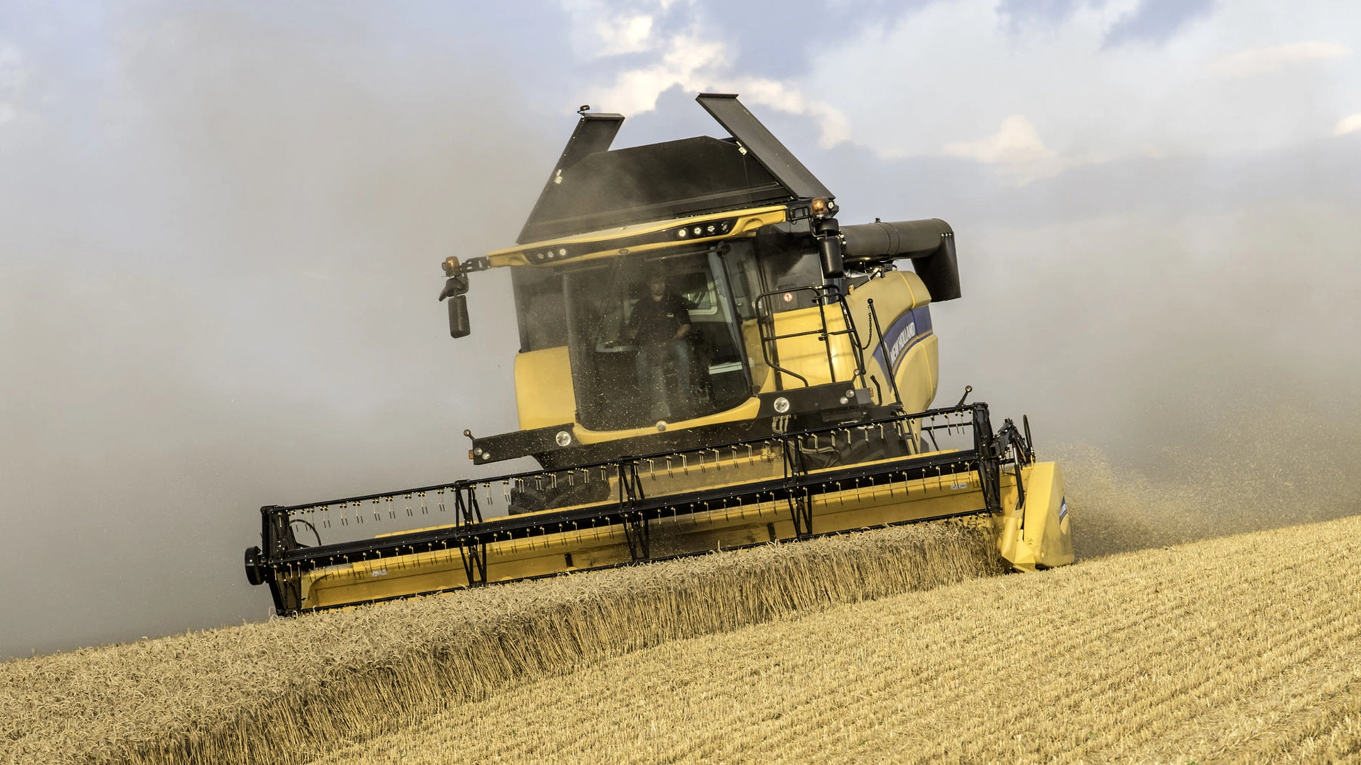New Holland CX5-CX6 Combine Harvester in action, efficiently harvesting with agricultural combine header