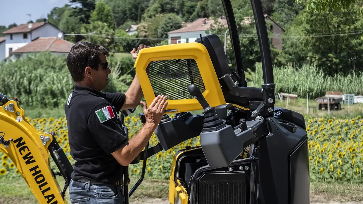 Compact Excavators D-Series - MAINTENANCE MADE EASY