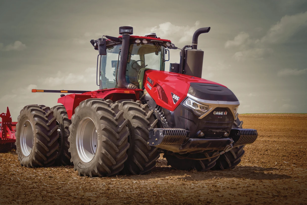 Steiger 595 with Speed Tiller 475 side view