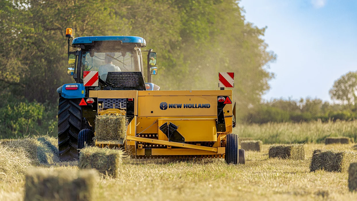 Heuballenpresse Heuballenpresse New Holland DE