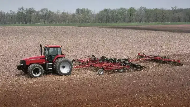 Tiger-Mate 200 pulled by Case IH Tractor