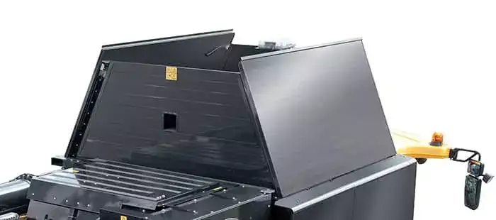 cx8-series-tier-4b-grain-tank-01
