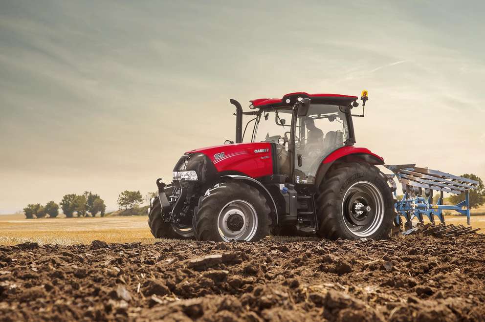 Case_IH_Maxxum_125_ploughing