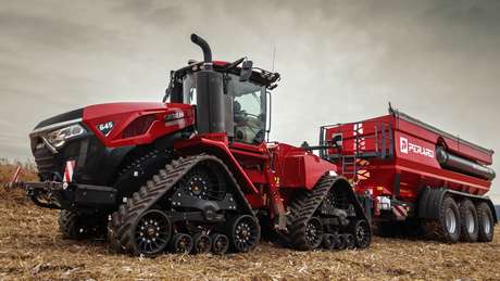 Case IH_Quadtrac_Heavy-Duty Suspension_field.jpg