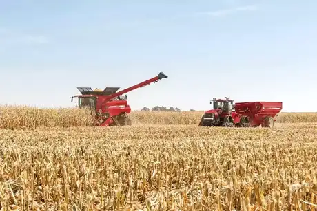 9240-Axial-Flow-Combine_1618R1_10-13_mr
