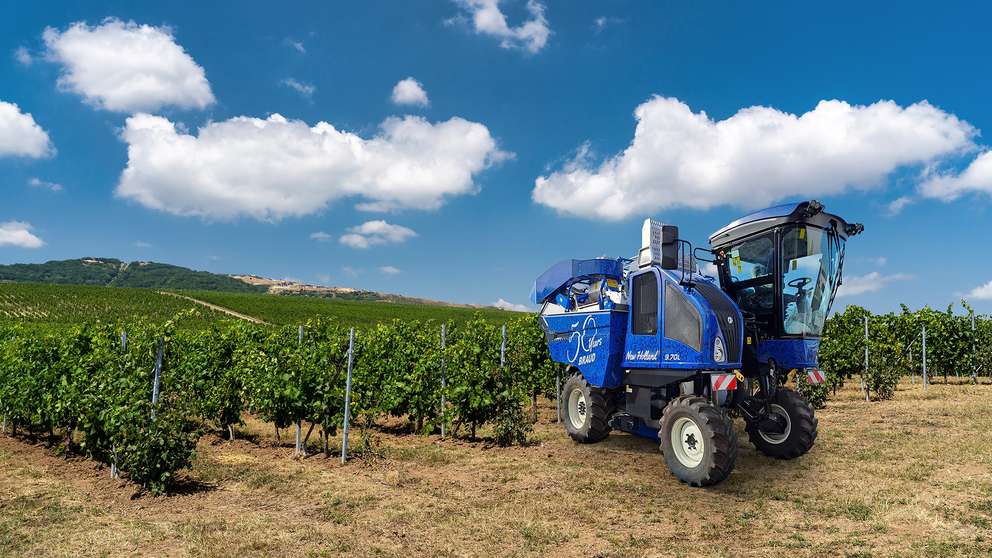 New Holland célèbre les 50 ans d'innovation Braud avec de nouvelles solutions performantes pour les vignobles au salon SITEVI 2025