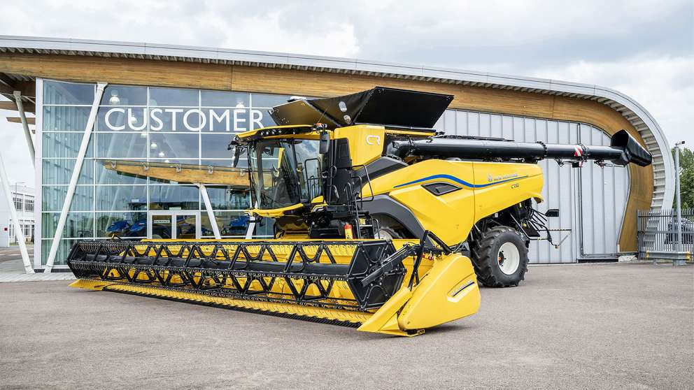 New flagship CR11 and CR10 combines: New Holland’s biggest advance in capacity gain and loss reduction in a generation