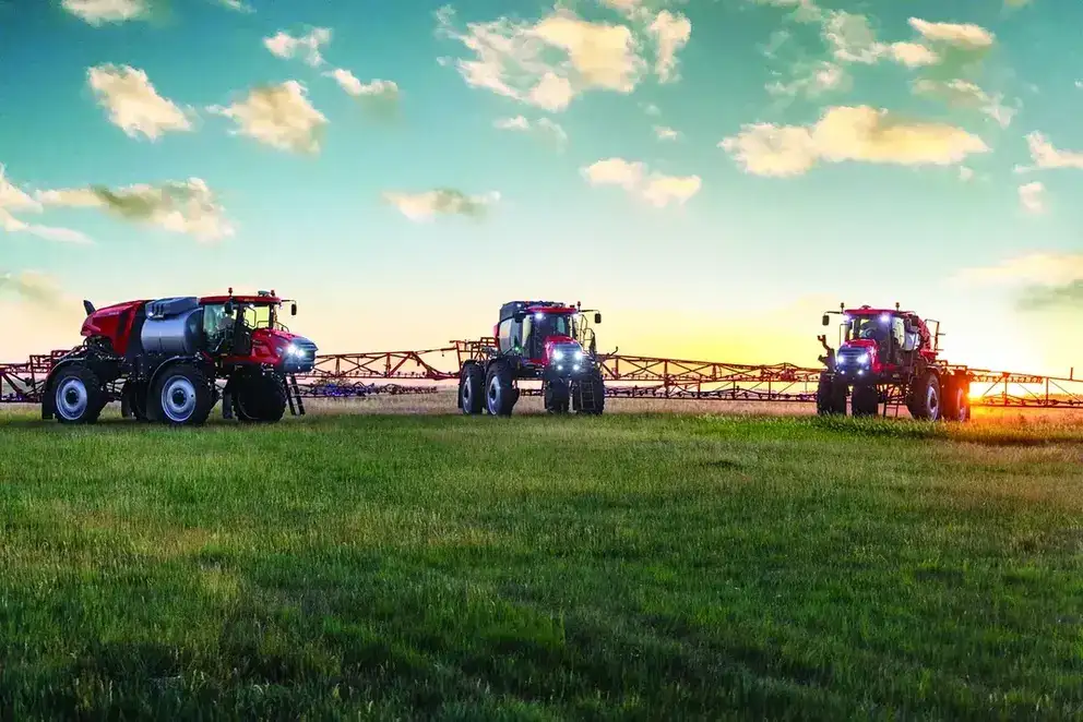 Case IH Patriot 50 Series ag sprayers with a sprayer tank and boom design for maximum field productivity.