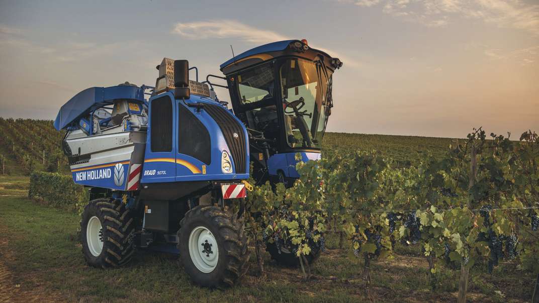 New Holland celebrates 20th Anniversary of CX Flagship combine