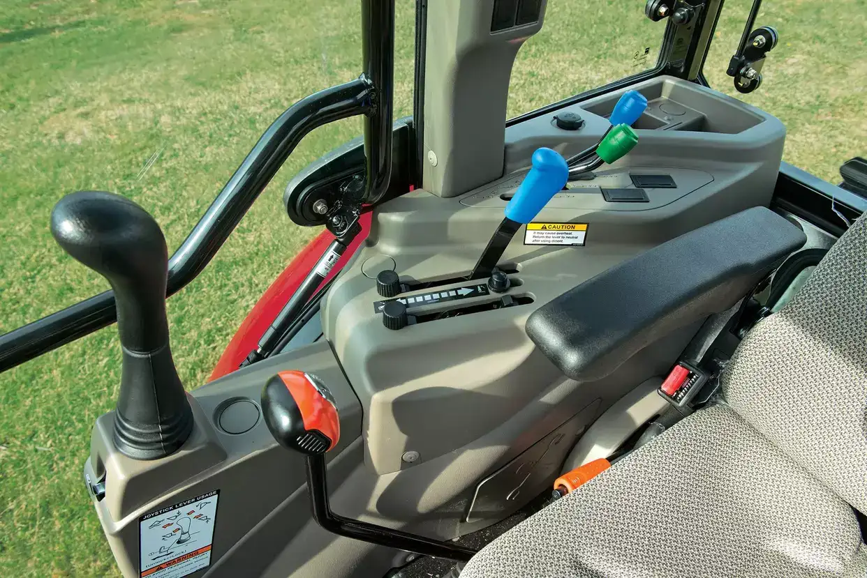 Farmall-Compact-C_3091_10-15