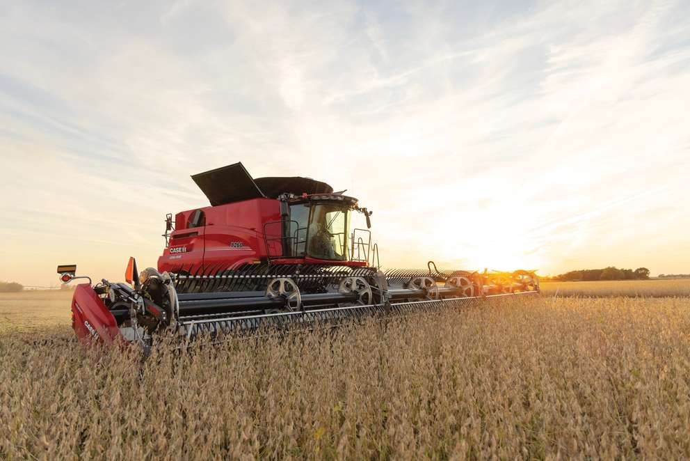 Axial-Flow 8260 with FD2 draperhead in wheat