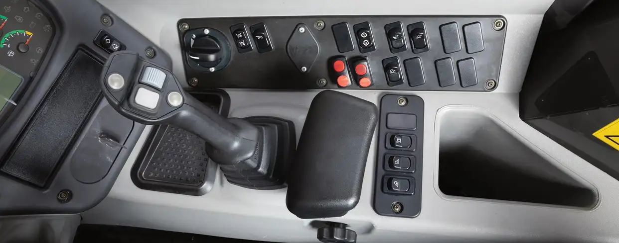 compact-wheel-loaders-cab-and-comfort-01b