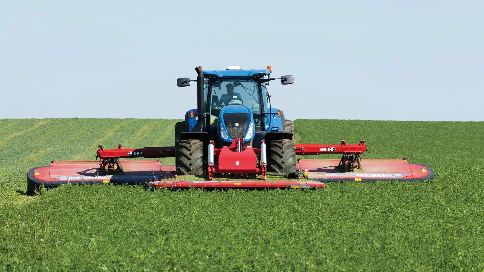 MegaCutter™ Triple Disc Mowers and Mower-Conditioners - Media Gallery