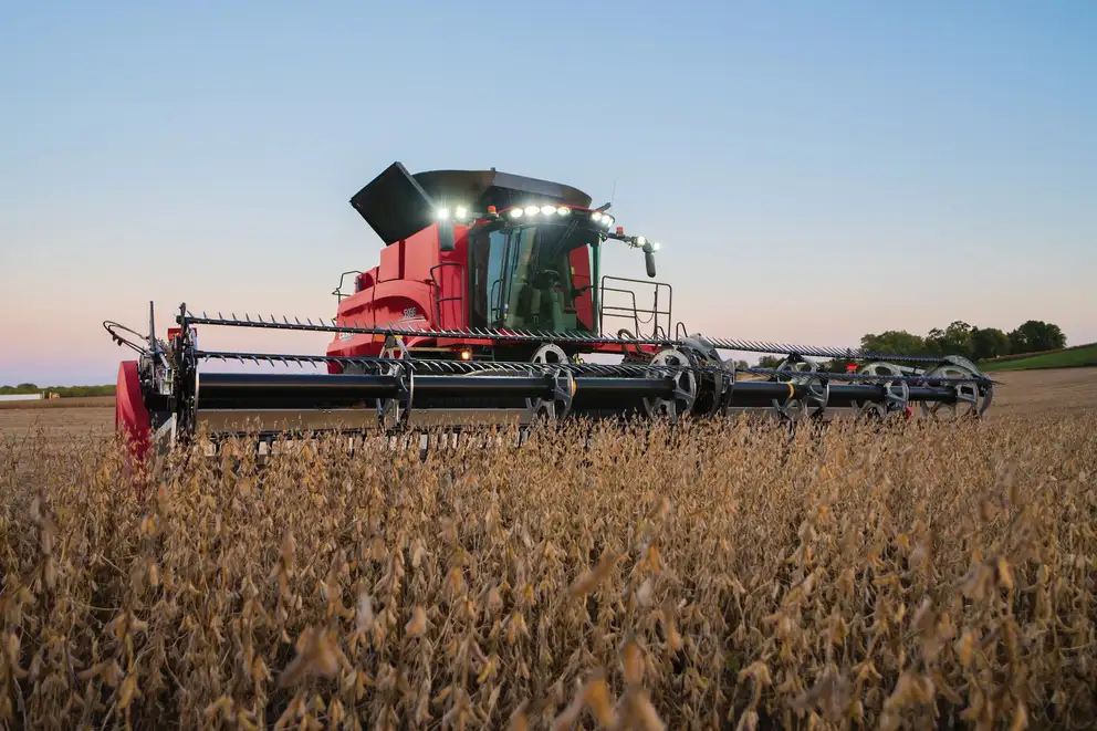 Axial-Flow_7160_with_FD235_Draper_Header_0047_01-24.jpg