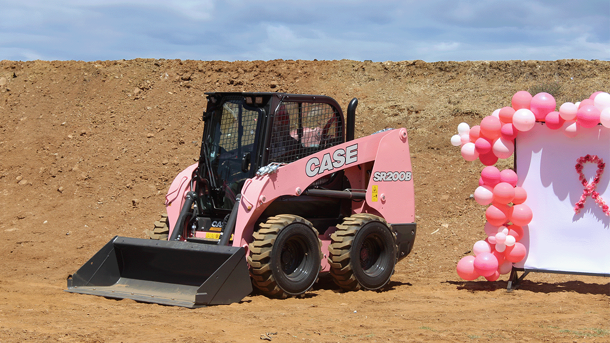 Case Construction Equipment shows its support in CNH’s Breast Cancer Awareness efforts