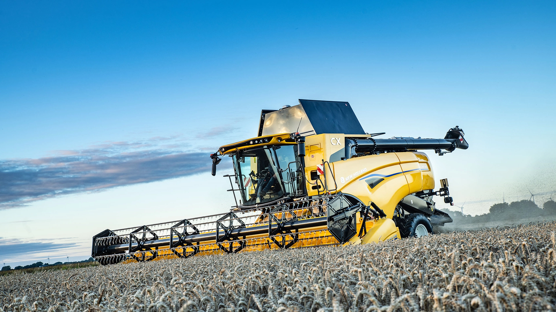 New Holland's CX7 & CX8 combines in the field, optimising yield with their precision headers