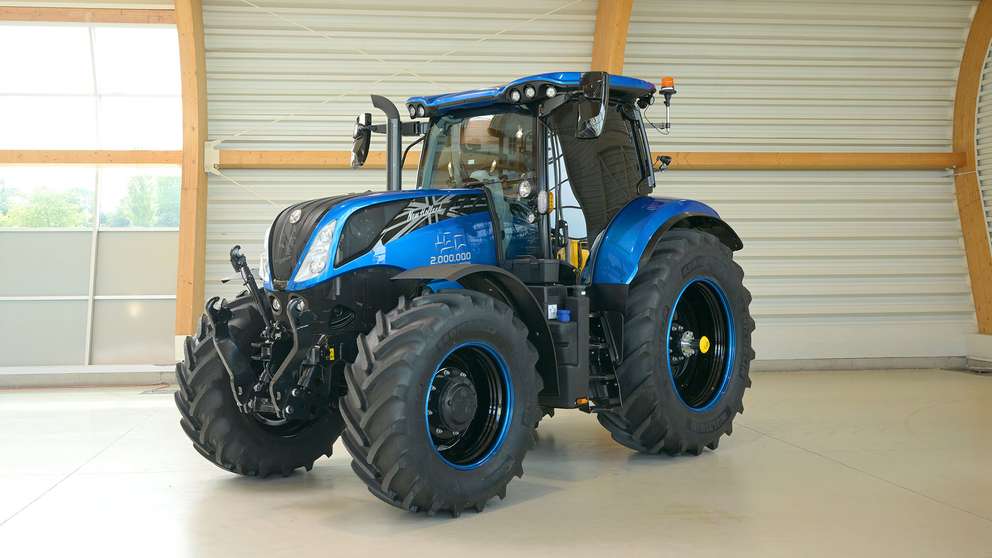 New Holland świętuje dwumilionowy ciągnik w Basildon w 60 roku istnienia fabryki