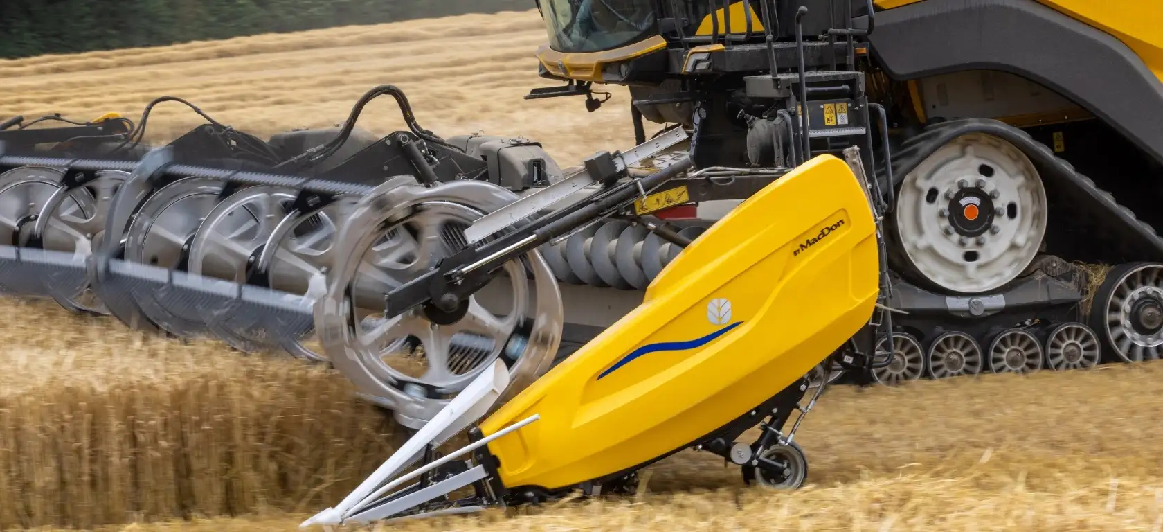 New Holland Twin Rotor® combine with MacDon FlexDraper® Header