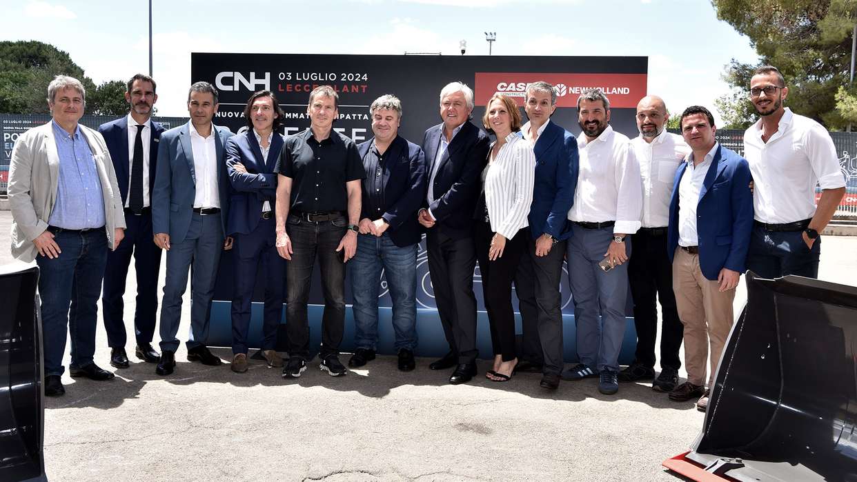 CNH inaugura a Lecce la linea di produzione della pala gommata compatta elettrica 