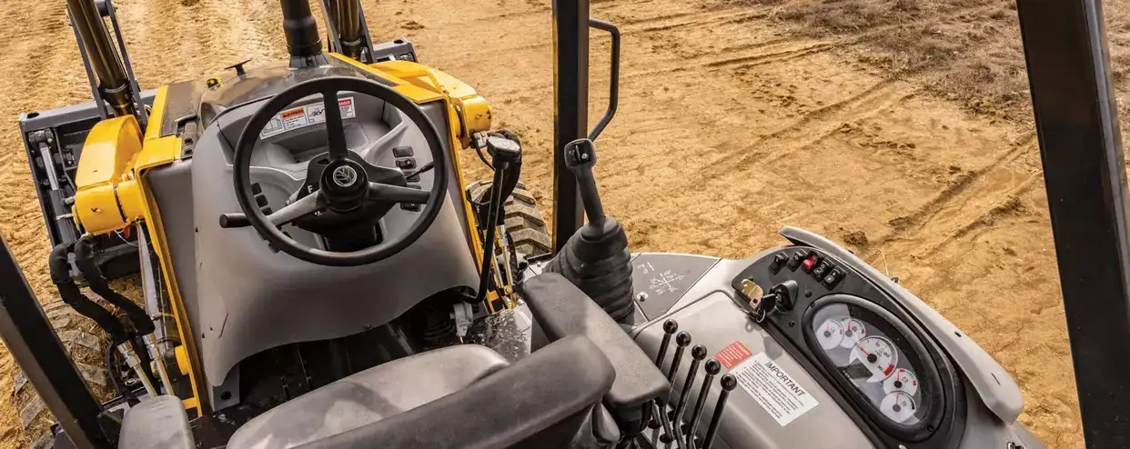  New Holland Construction Tractor Loader U80D