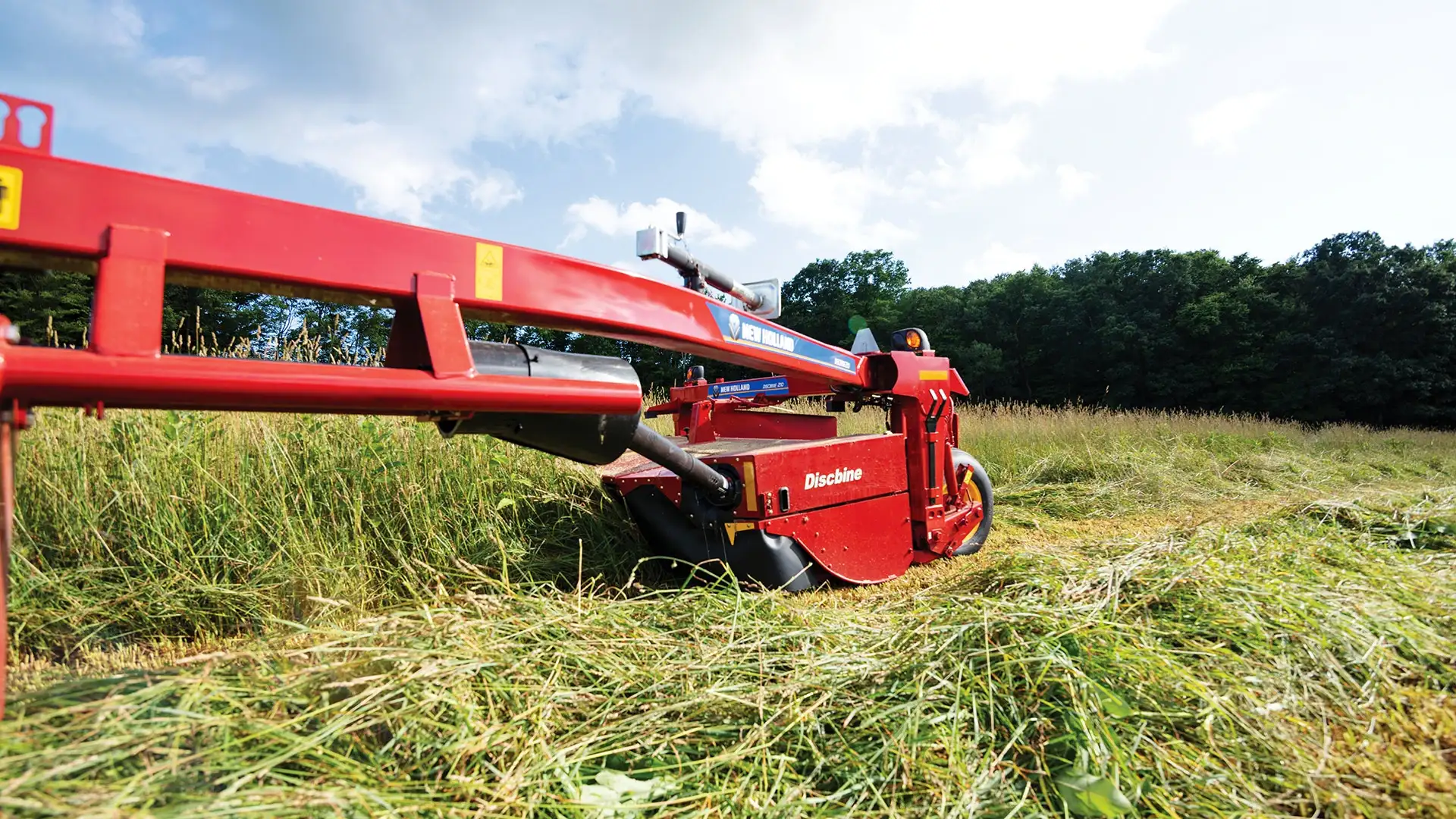 DISCBINE® SIDE-PULL DISC MOWER-CONDITIONERS