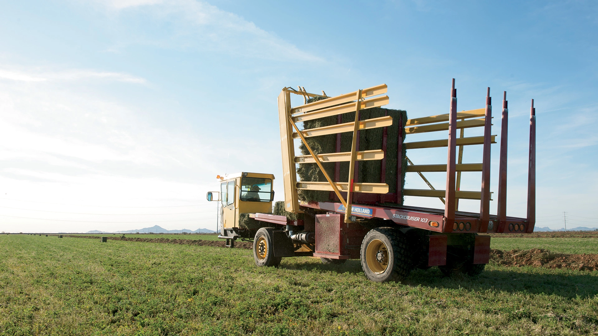 Stackcruiser® Self-Propelled Bale Wagons - Media Gallery