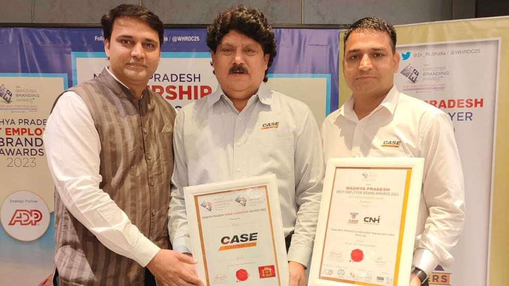 CASE Construction Equipment Recognized with the Best Employer and Best Brand Leadership Awards