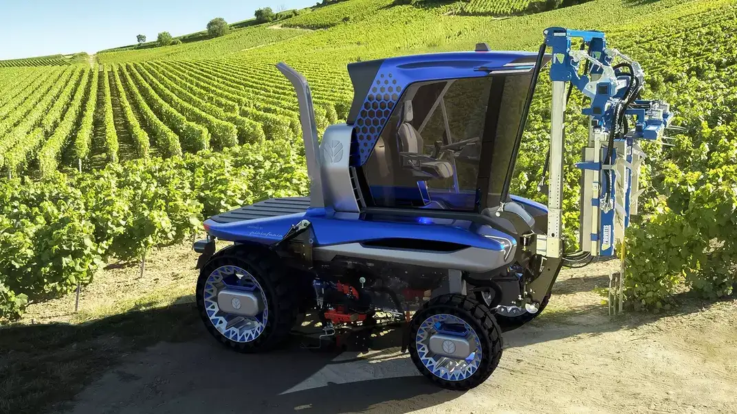 Lo Straddle Tractor Concept di New Holland premiato ai German Design Awards 2023