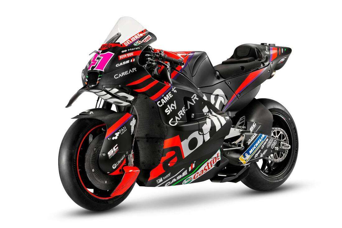 CASE IH_Sponsorship Aprilia Racing_New Bike_ph@Aprilia Racing_resize