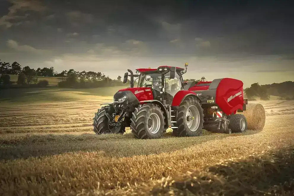 2021_12_caseih_puma_165_A9_00574_with_RB_Baler
