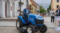 Nowy kompaktowy pomocnik w Płocku: Ciągnik New Holland Boomer 25 wspiera Zakład Aktywności Zawodowej
