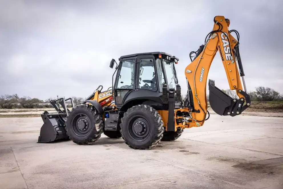 CASE 695SV Construction King™ Center Pivot Backhoe Loader | CASE Construction Equipment