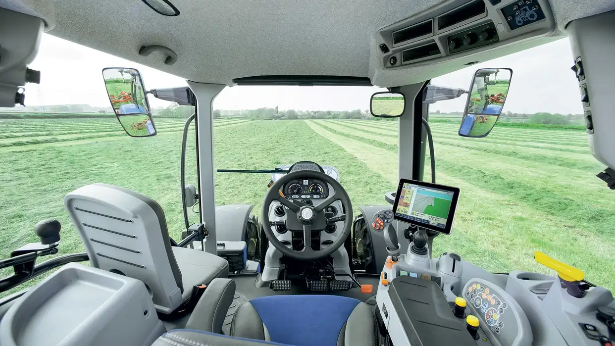HORIZON™ CAB. MORE SPACE, BETTER VISIBILITY.