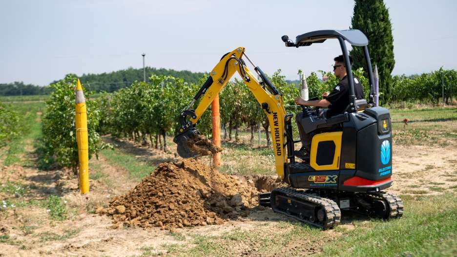 E15X electric mini excavator