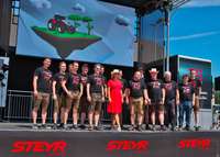 STEYR_Open_Days_STEYR_Team_with_moderator_Michaela_Kirchgasser_middle.jpg