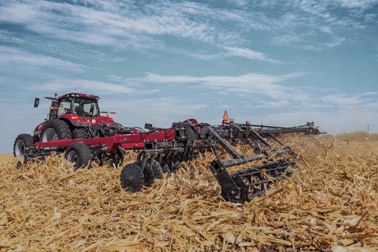 VT Flex Vertical Tillage tool with Magnum 400