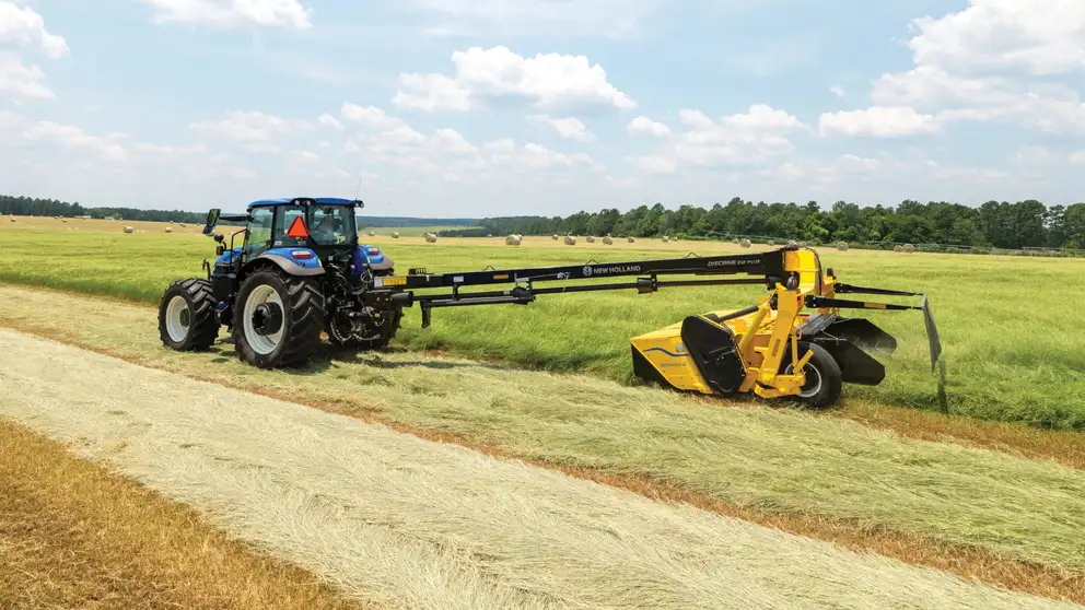 Discbine® PLUS Center-Pivot Disc Mower-Conditioners