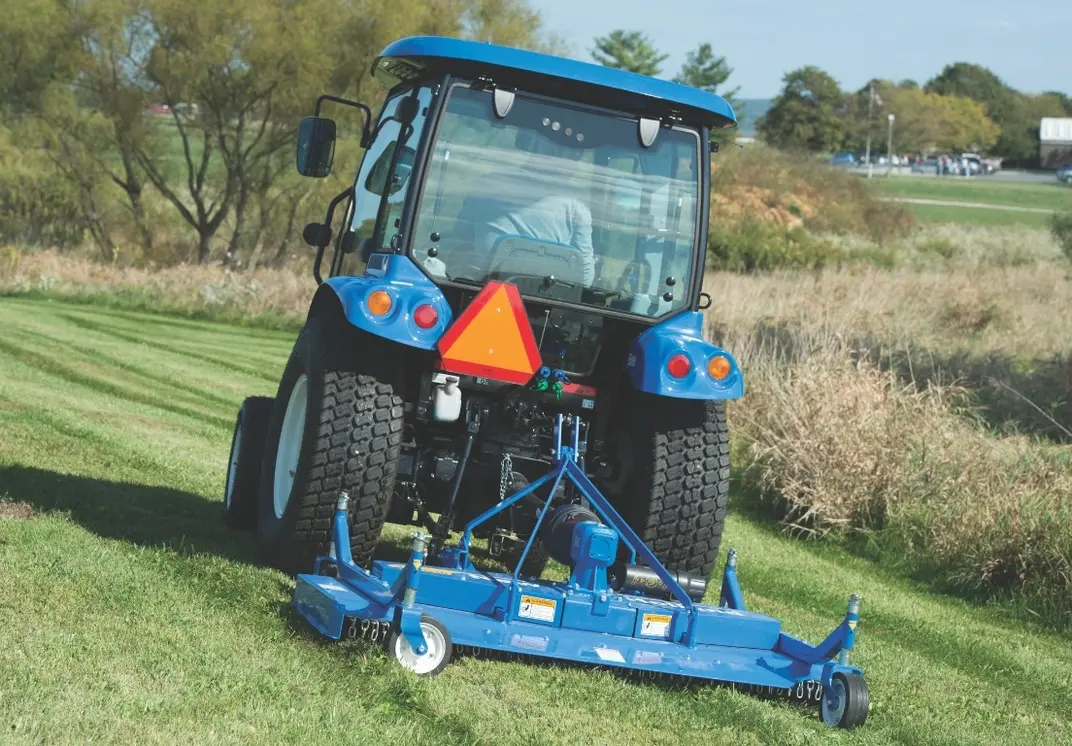 Lawn tractor with online rear pto