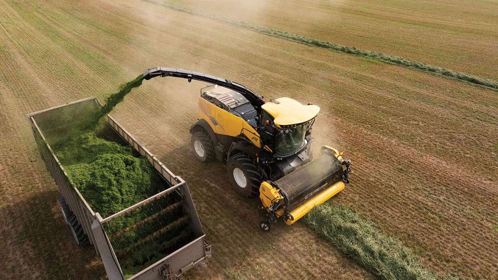 New crop blockage prevention tech, customizable steering and more for FR Forage Cruiser self-propelled forage harvesters