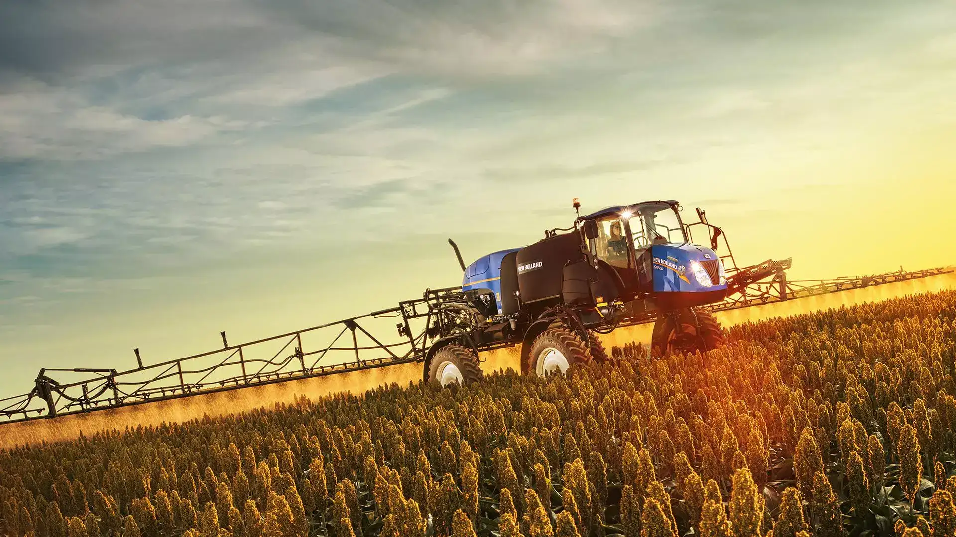 pulverizadores new holland modelo defensor 3500 hc em campo visão lateral maquina em operação