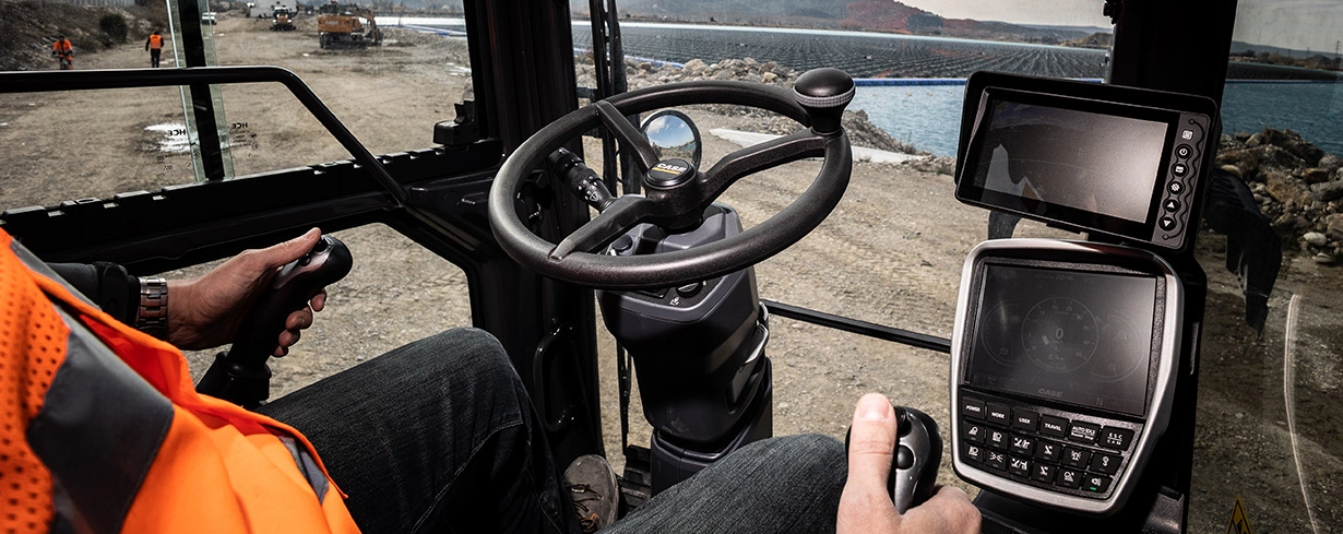 E-Series Wheeled Excavators - ULTIMATE TECHNOLOGY IN THE CAB