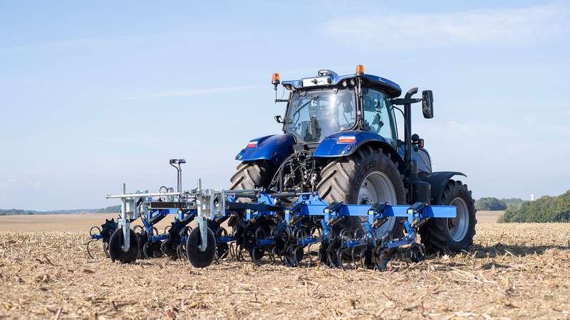 New Holland presents driverless T8 Tractor with Raven Autonomy™ at SIMA in Paris