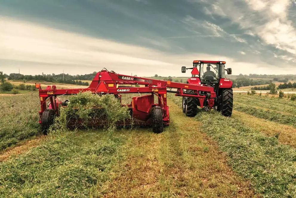 DC133-Disc-Mower-Conditioner_1693_07-13_mr-effects