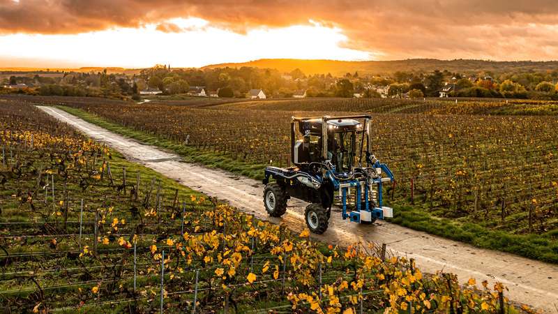 New Holland présente sa toute nouvelle gamme de tracteurs enjambeurs TE6